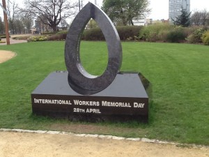 The other side says "Let Glasgow Flourish" as does the teracotta sculpture